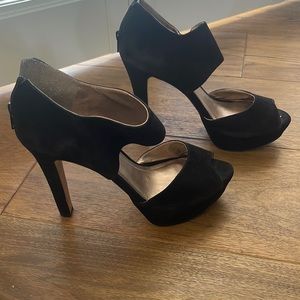 BCBG 8 heels